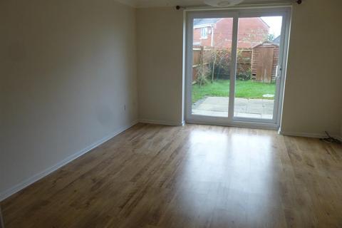 2 bedroom end of terrace house to rent, The Timbers, St Georges