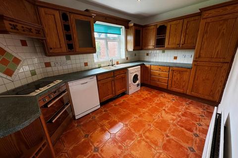 2 bedroom semi-detached house to rent, Park House Road, Durham