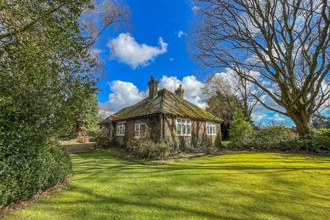 2 bedroom detached bungalow for sale, Standard Hill Close, Ninfield, Battle, TN33