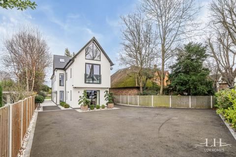 6 bedroom detached house to rent, Nelmes Way, Emerson Park