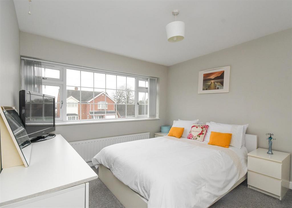 2 Yeadon Gardens - Double Bedroom.jpg