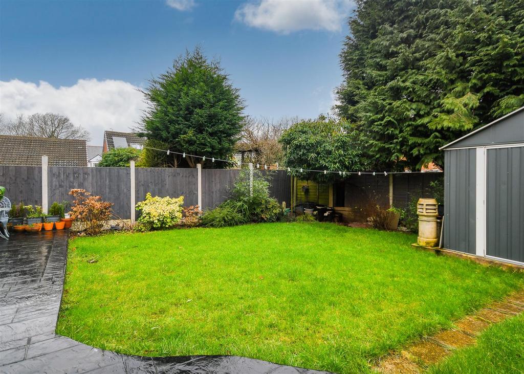 2 Yeadon Gardens - Garden.jpg