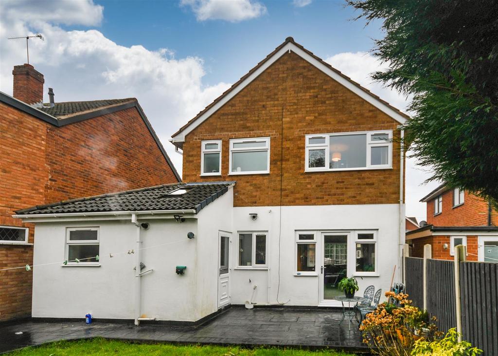 2 Yeadon Gardens - Rear.jpg