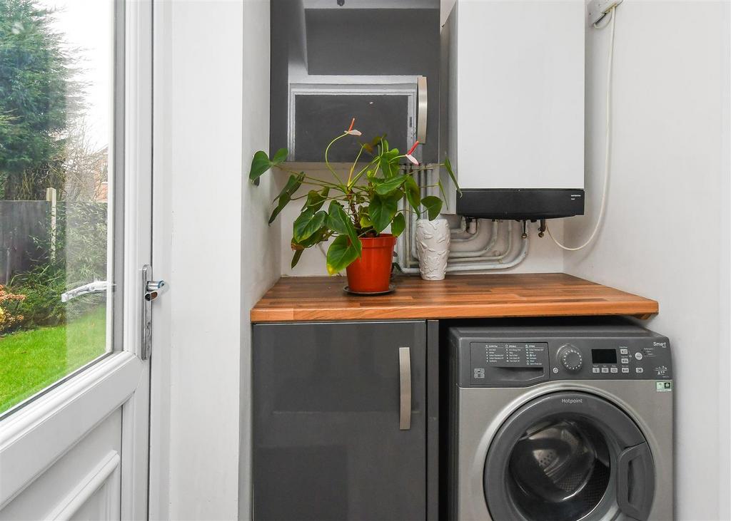 2 Yeadon Gardens - Utility.jpg
