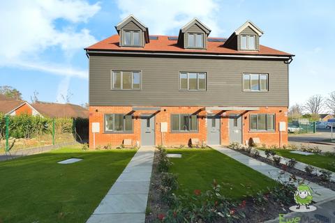 3 bedroom townhouse for sale, Park Prewett Road, Basingstoke, Hampshire, RG24