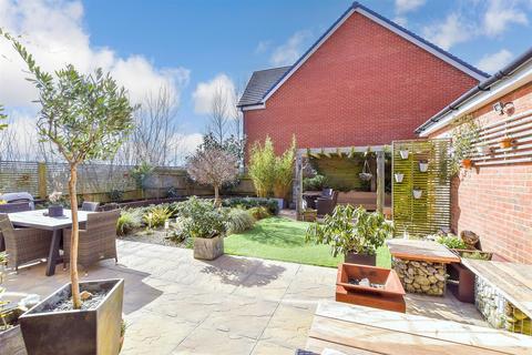 4 bedroom detached house for sale, Vespasian Close, Westhampnett, Chichester, West Sussex