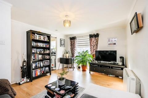 2 bedroom flat for sale, Mandeville Court, Lower Hall Lane, Chingford