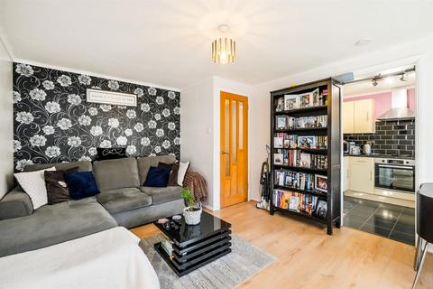 2 bedroom flat for sale, Mandeville Court, Lower Hall Lane, Chingford