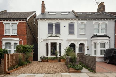 4 bedroom terraced house for sale, Ravenstone Road, London N8