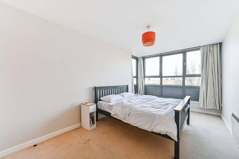 1 bedroom flat to rent, New Park Road, Brixton Hill, London, SW2