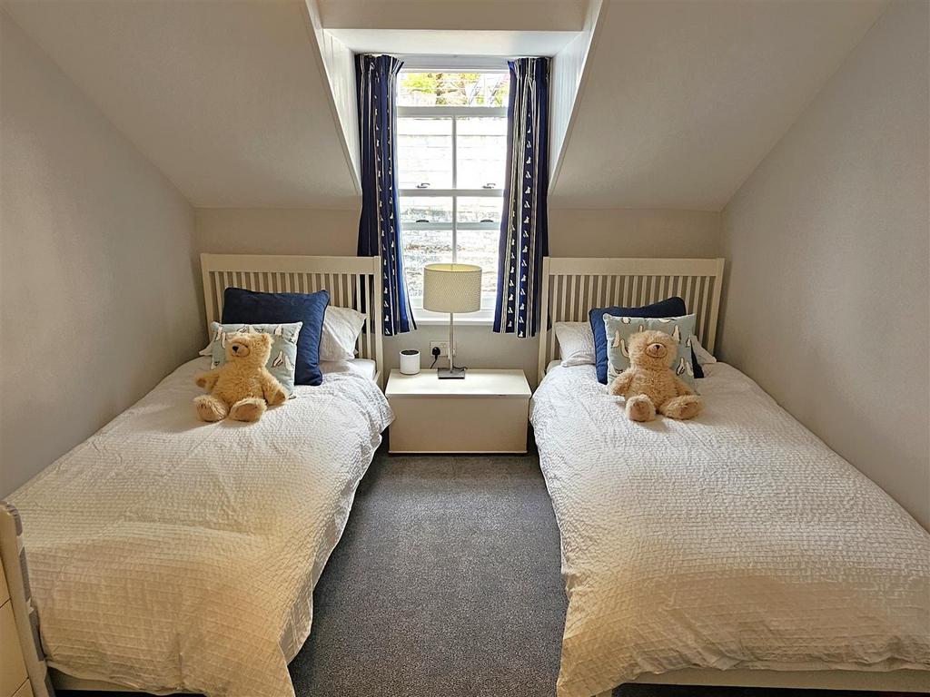 3rd Bedroom (2).jpg
