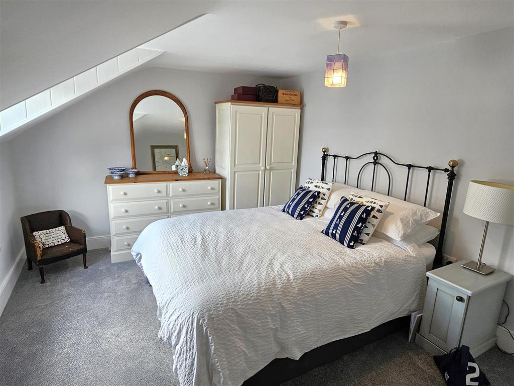 Bedroom 1.jpg