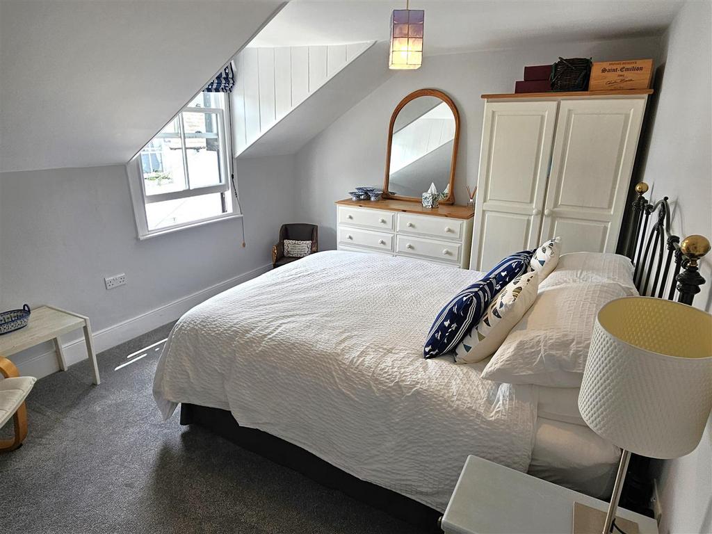 Bedroom (1).jpg