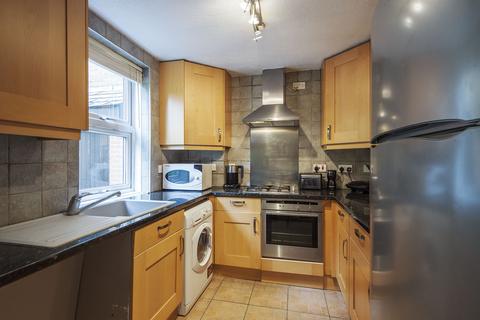 2 bedroom apartment to rent, Queens Road, London SW19