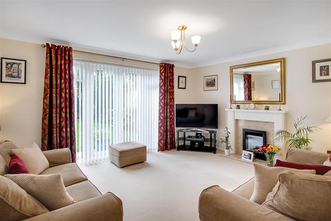 4 bedroom detached house for sale, Woolsington Drive, Middleton St. George, Darlington