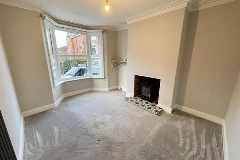 2 bedroom terraced house to rent, Park Street, Scarborough