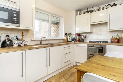 2 bedroom flat for sale, Canterbury Place, London SE17