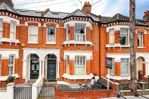 3 bedroom flat to rent, Gayville Road Battersea London