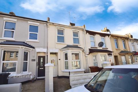 3 bedroom terraced house to rent, Tennyson Road Gillingham ME7