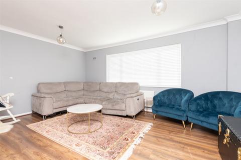 8 Birtrick Drive, Meopham, Gravesend, DA13 0LR