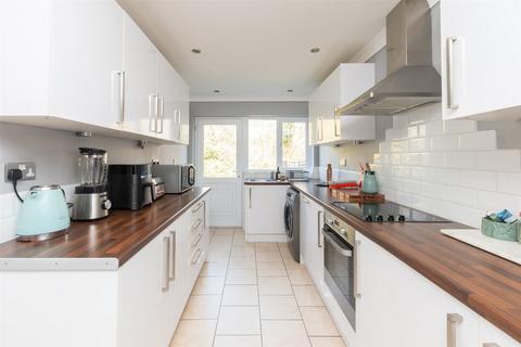 8 Birtrick Drive, Meopham, Gravesend, DA13 0LR