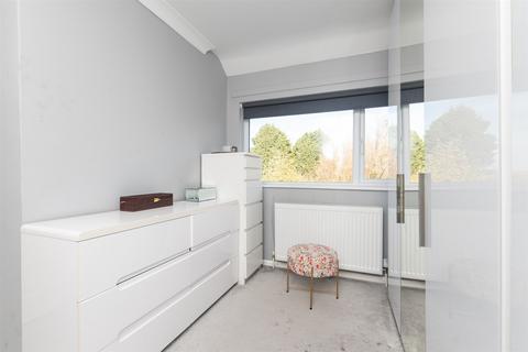 8 Birtrick Drive, Meopham, Gravesend, DA13 0LR