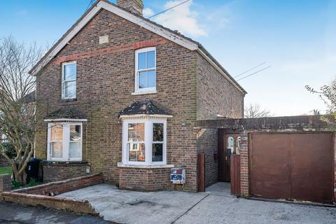 2 bedroom cottage for sale, Station Road, Lingfield RH7