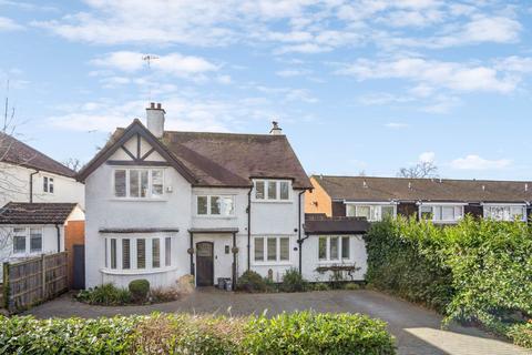 5 bedroom detached house for sale, Chiltern Avenue, Bushey