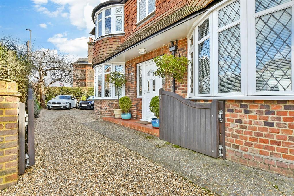 Driveway/Parking