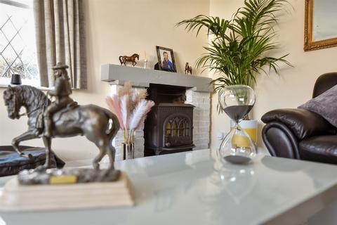 4 bedroom detached house for sale, Brighton Road, Horley RH6
