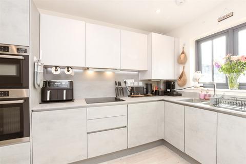 42 Cherry Tree Lane, Ewhurst, Cranleigh, GU6 7GG