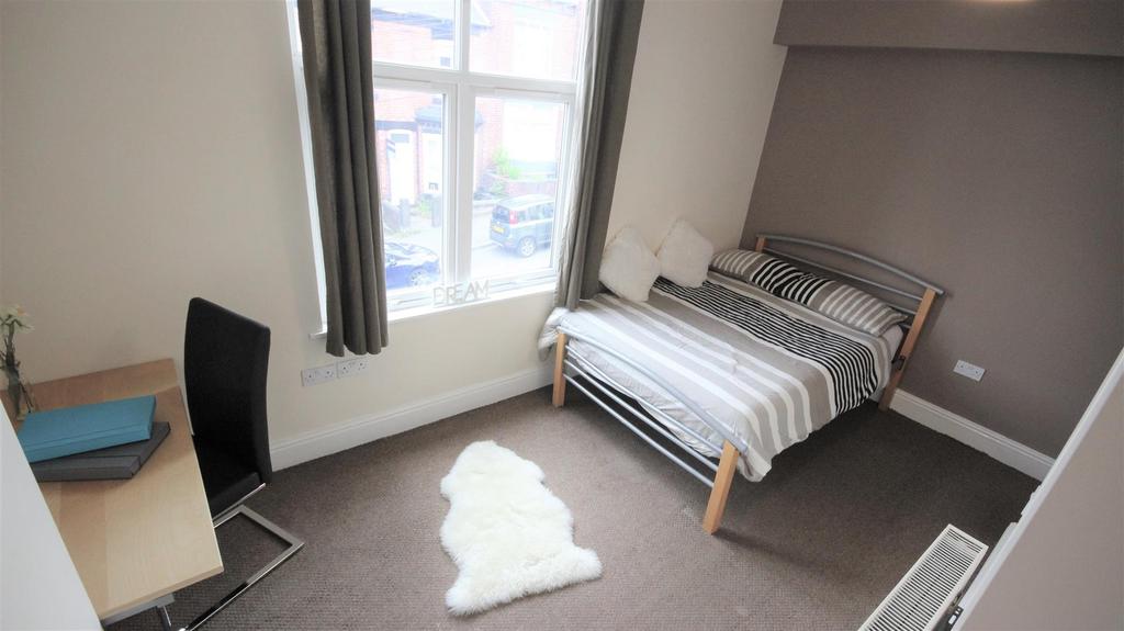 32 Hunter House Road Bedroom 2.JPG