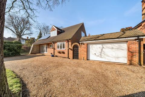 Hollybank Road, West Byfleet, KT14