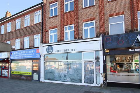 Property to rent, The Broadway, Beddington