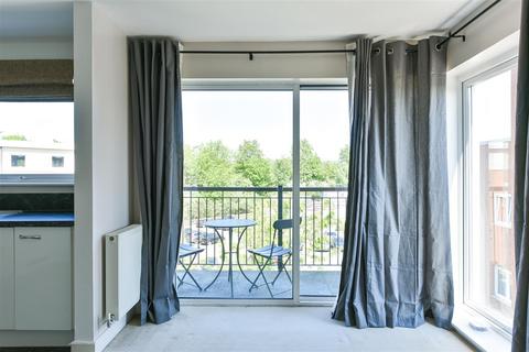 2 bedroom apartment for sale, Canalside, Redhill