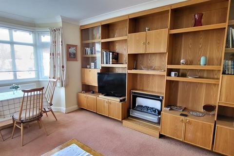 2 bedroom flat to rent, Glastonbury Road, Hove