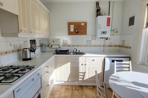 2 bedroom flat to rent, Glastonbury Road, Hove