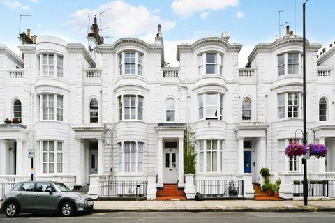 2 bedroom flat to rent, Gloucester Terrace, Paddington, London, W2