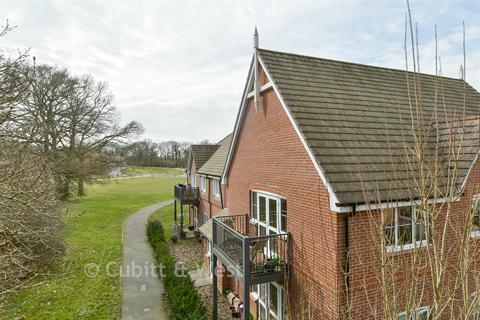 2 bedroom apartment for sale, Shetland Close, Cranleigh, Surrey