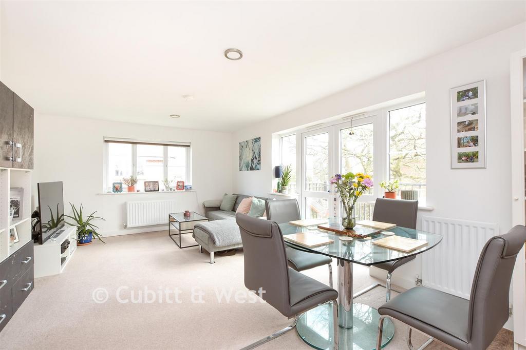 Kitchen Lounge/Dining Area