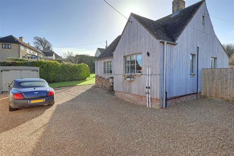 3 bedroom detached bungalow to rent, The Knoll, Cranham, Gloucester