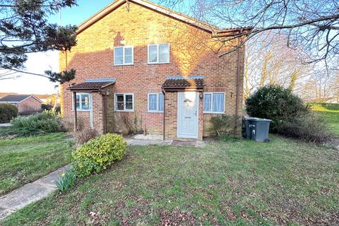 1 bedroom semi-detached house to rent, Albury Close, Luton, Bedfordshire, LU3