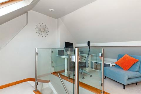 13 Henty Walk, London, SW15 5AG