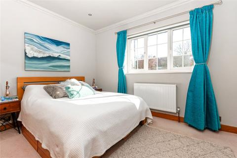 13 Henty Walk, London, SW15 5AG