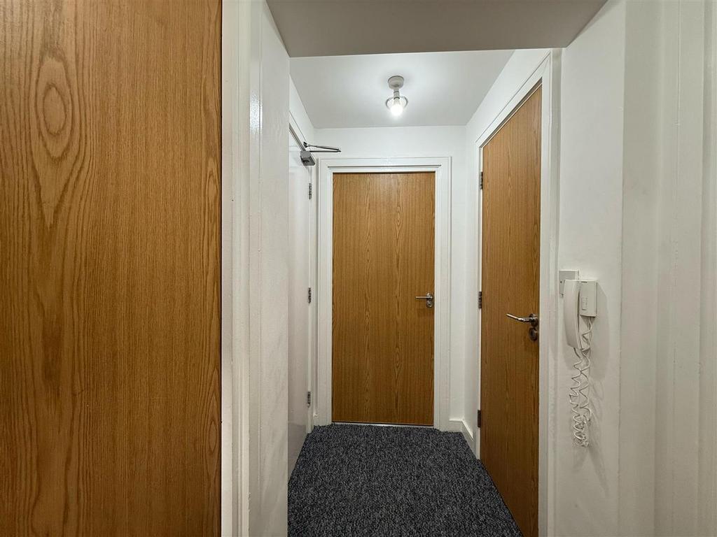 Hallway / Entrance