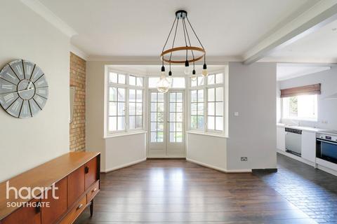 3 bedroom semi-detached house for sale, Chase Way, London
