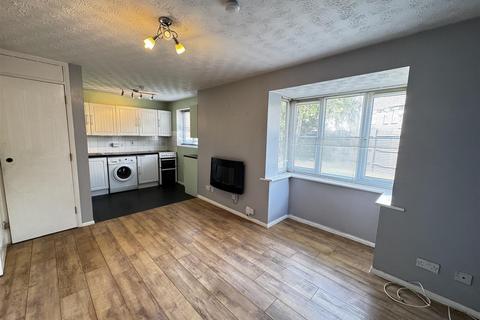 undefined, Falcon Close, Dunstable