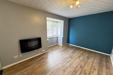 undefined, Falcon Close, Dunstable