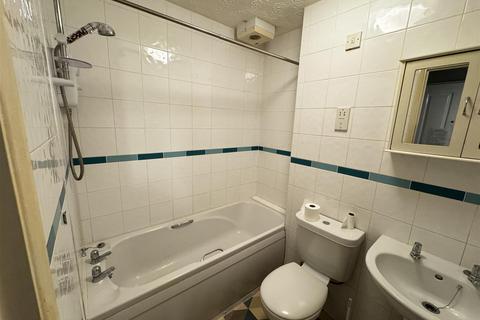 undefined, Falcon Close, Dunstable