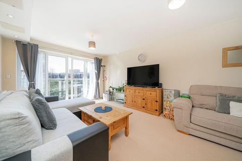 1 bedroom flat for sale, Sundeala Close, Sunbury-On-Thames TW16